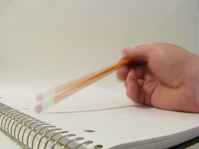 Tapping a Pencil. Foto de Rennett Stowe en Flickr